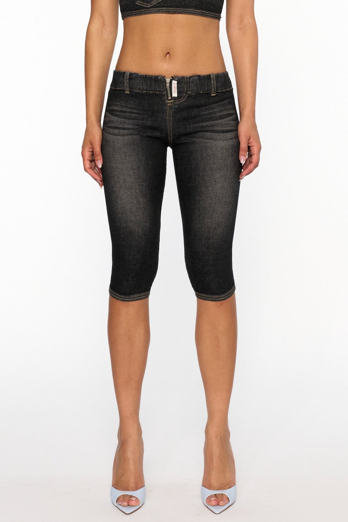 LA Exposed Zipper Capri